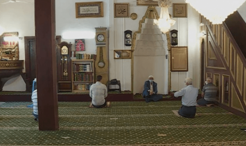 Xhamitë në Maqedoninë Veriore hapën dyert për besimtarët - Bota Sot