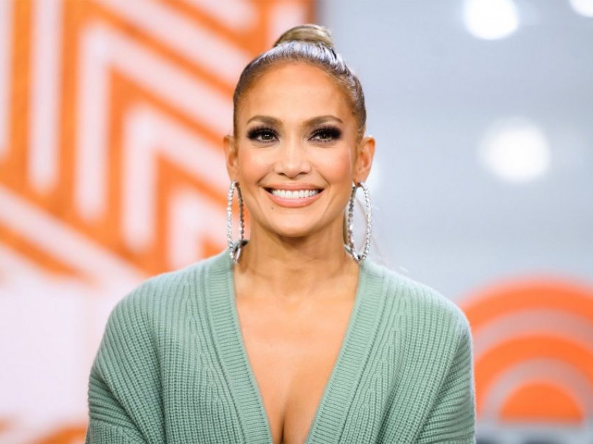 Jennifer Lopez publikon fotografi me fustan nusërie