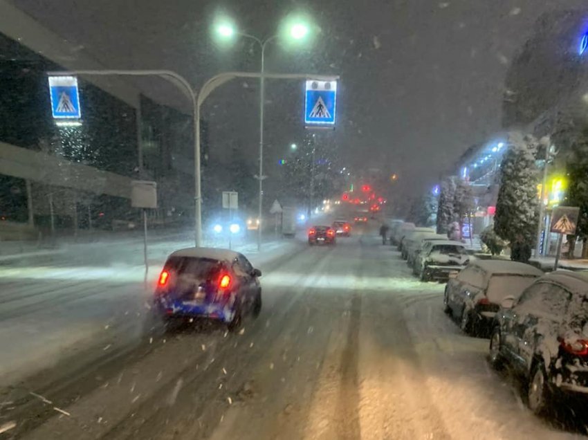 Kjo është gjendja e rrugëve të Prishtinës me borë