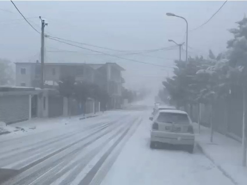 Stuhi dëbore në Korçë, bllokohen mjetet në Qafë-Plloçë