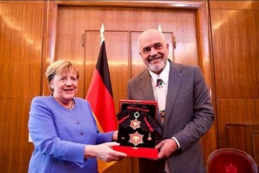 Danke Angela” – Rama nderon Merkelin me medalje të veçantë - Bota Sot