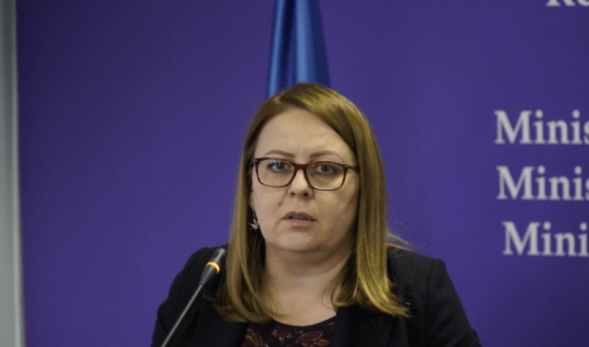 Deputetja e LDK së i reagon ministrit Krasniqi  Këto janë faktet për grantin për komuna  mos baltosni qeveritë e kaluara