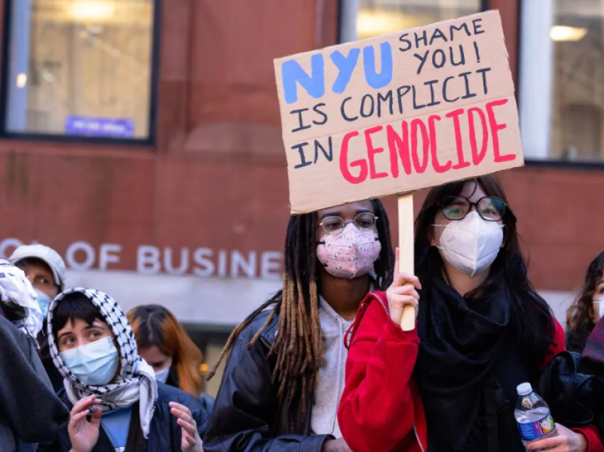 Profesori amerikan: Të rinjtë nuk po bëjnë marrëdhënie seksuale, po dalin në protesta