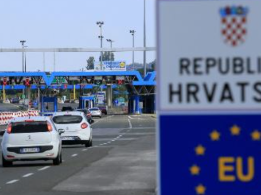 Kufiri Serbi-Kroaci: Gjenden cigare pa banderola në autobusin nga Kosova, ndalohen shoferi dhe konduktori