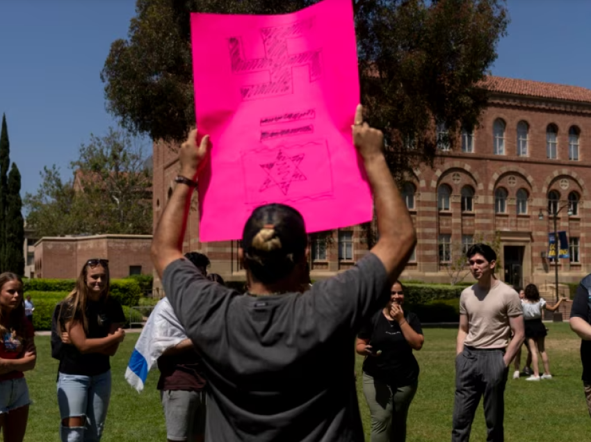 Pezullohet mësimi në Universitetin e Kalifornisë pas përleshjeve mes grupeve protestuese