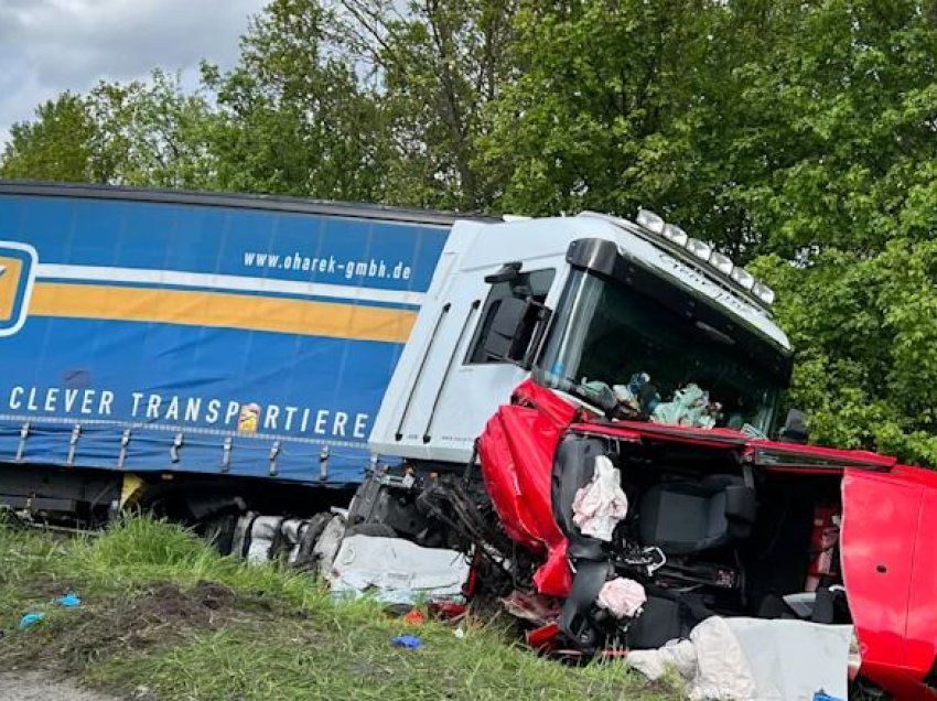 Aksident i rëndë në Gjermani, kamioni del në korsinë e kundërt, humbin jetën dy gra