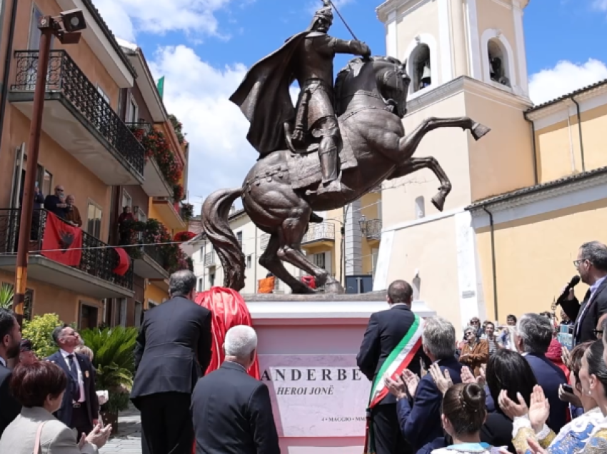 Tre monumente të Skënderbeut inagurohen në Kalabri, presidenti Begaj- Arbëreshëve: Vijoni të jeni ambasadorë të vlerave tuaja
