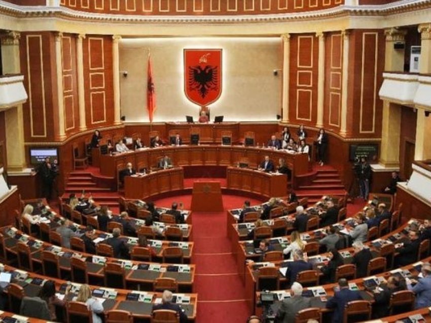Analisti jep deklaratën e fortë: Në shtator krijohet një forcë e re opozitare në Parlament