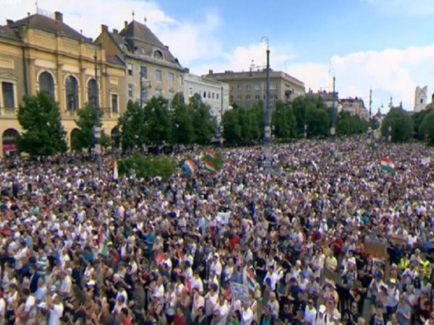 ​Mijëra hungarezë protestojnë në bastionin e Viktor Orban