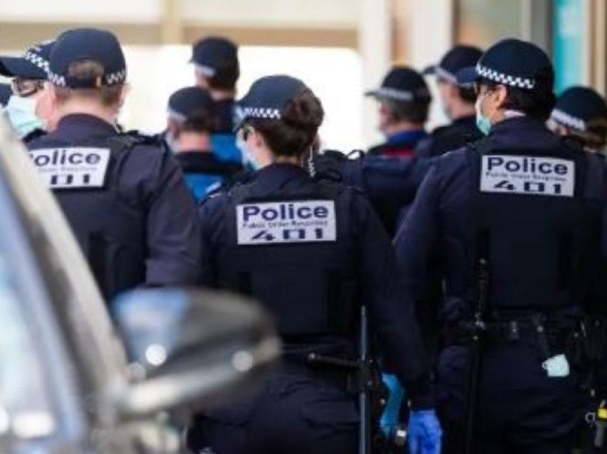 Goditi me thikë një burrë, policia qëllon për vdekje 16-vjeçarin në Australi