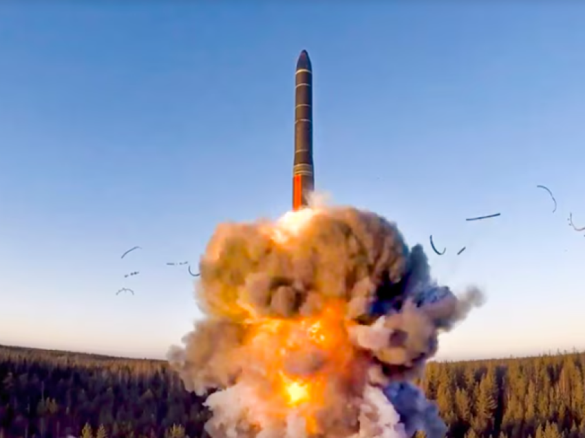 Rusia, stërvitje me armë bërthamore pas shkëmbimeve të ashpra me zyrtarë perëndimorë