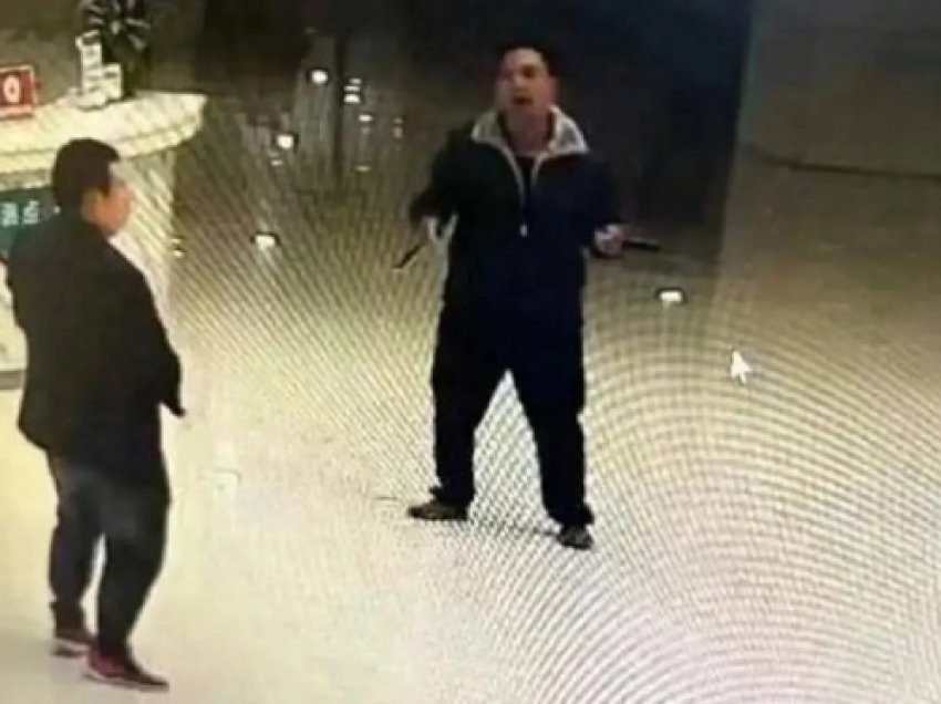 ​Sulm me thikë në një spital në Kinë, dy të vdekur dhe 21 të plagosur