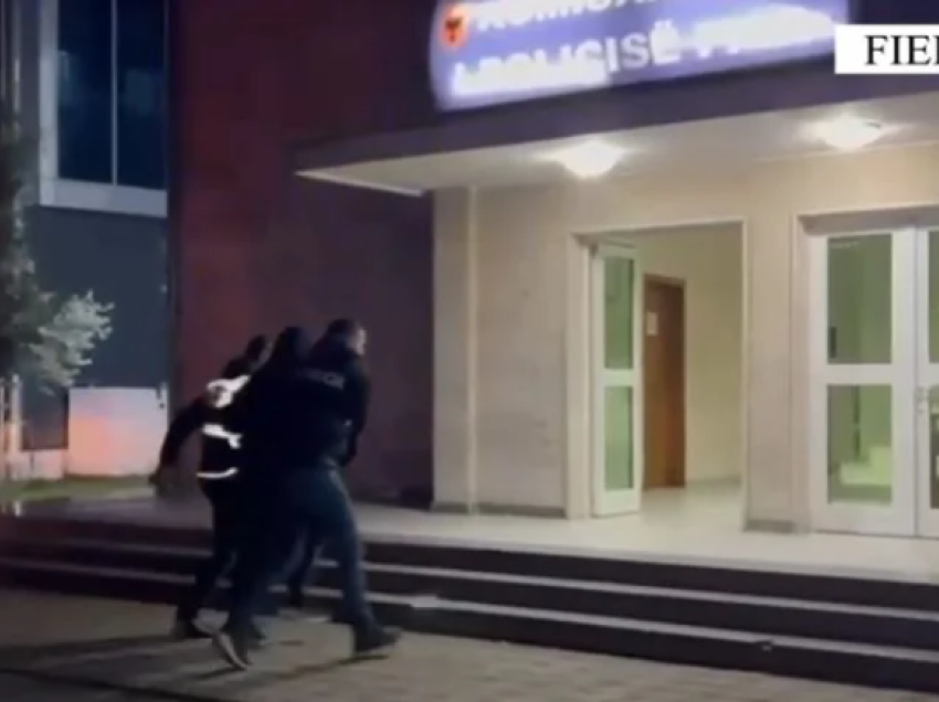 Sherr masiv në Fier, policia parandalon përshkallëzimin e konfliktit, arrestohet 25-vjeçari me kallashnikov