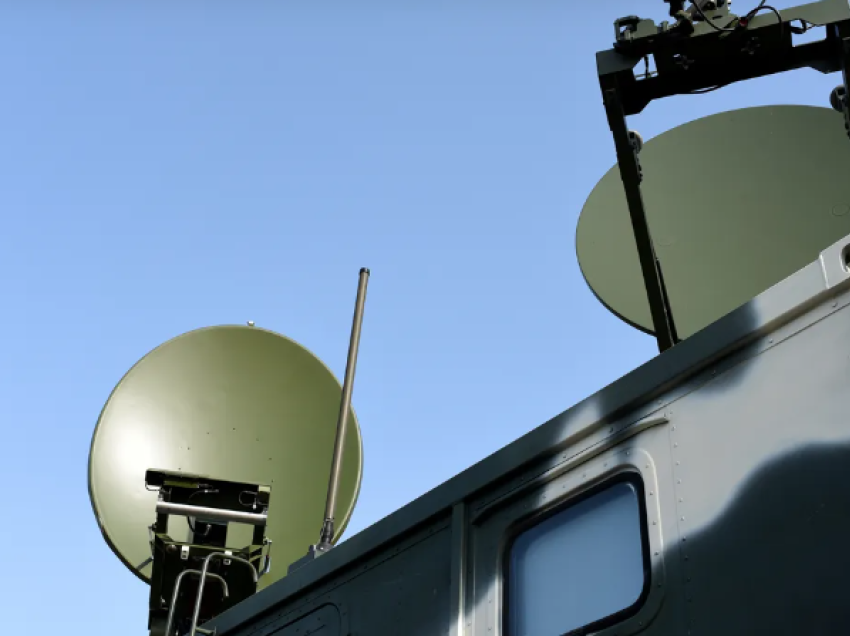 Media: Hetimi tregon se forcat ruse mund të përdorin sisteme satelitore të prodhuara në Ukrainë